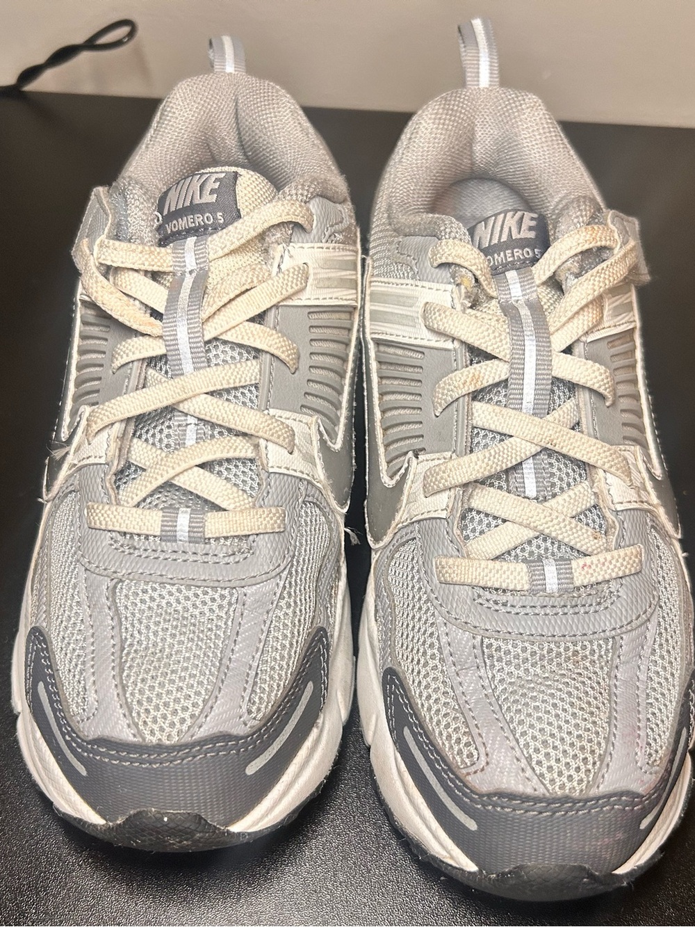 Nike Kids Gray and Cream Vomero 5 Sneakers